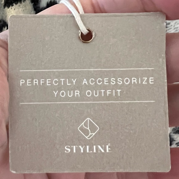 Leopard 🐆 Print Poncho One Size Fits Most NWT - Picture 9 of 11